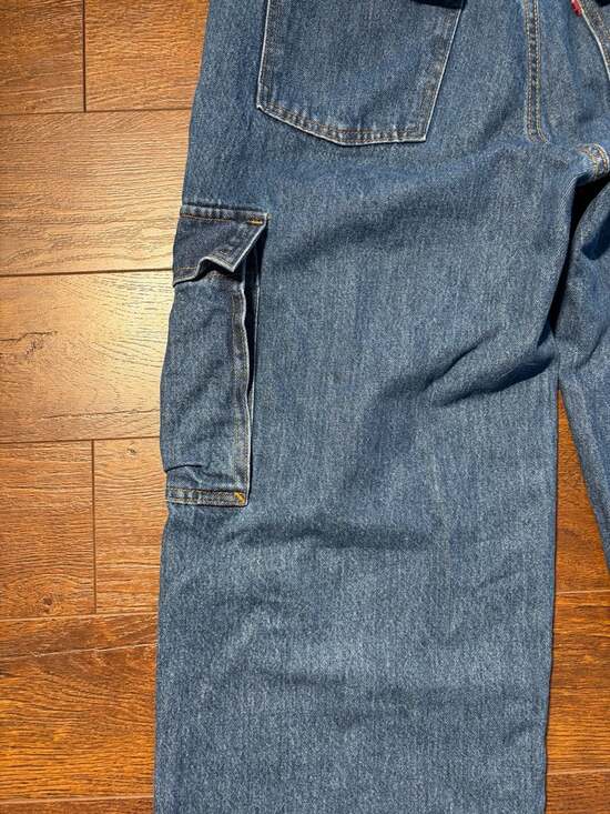 Levi's 94’ Baggy Cargo Jeans - Picture 7 of 11